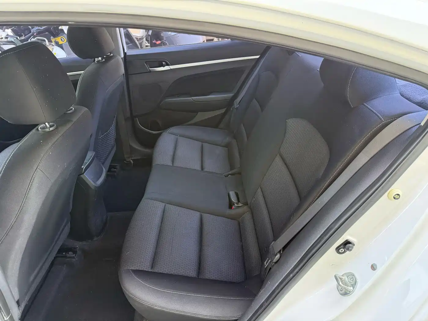 Hyundai Elantra 2018 1.6L Automatic 15th Anniversary Special Edition фото 5