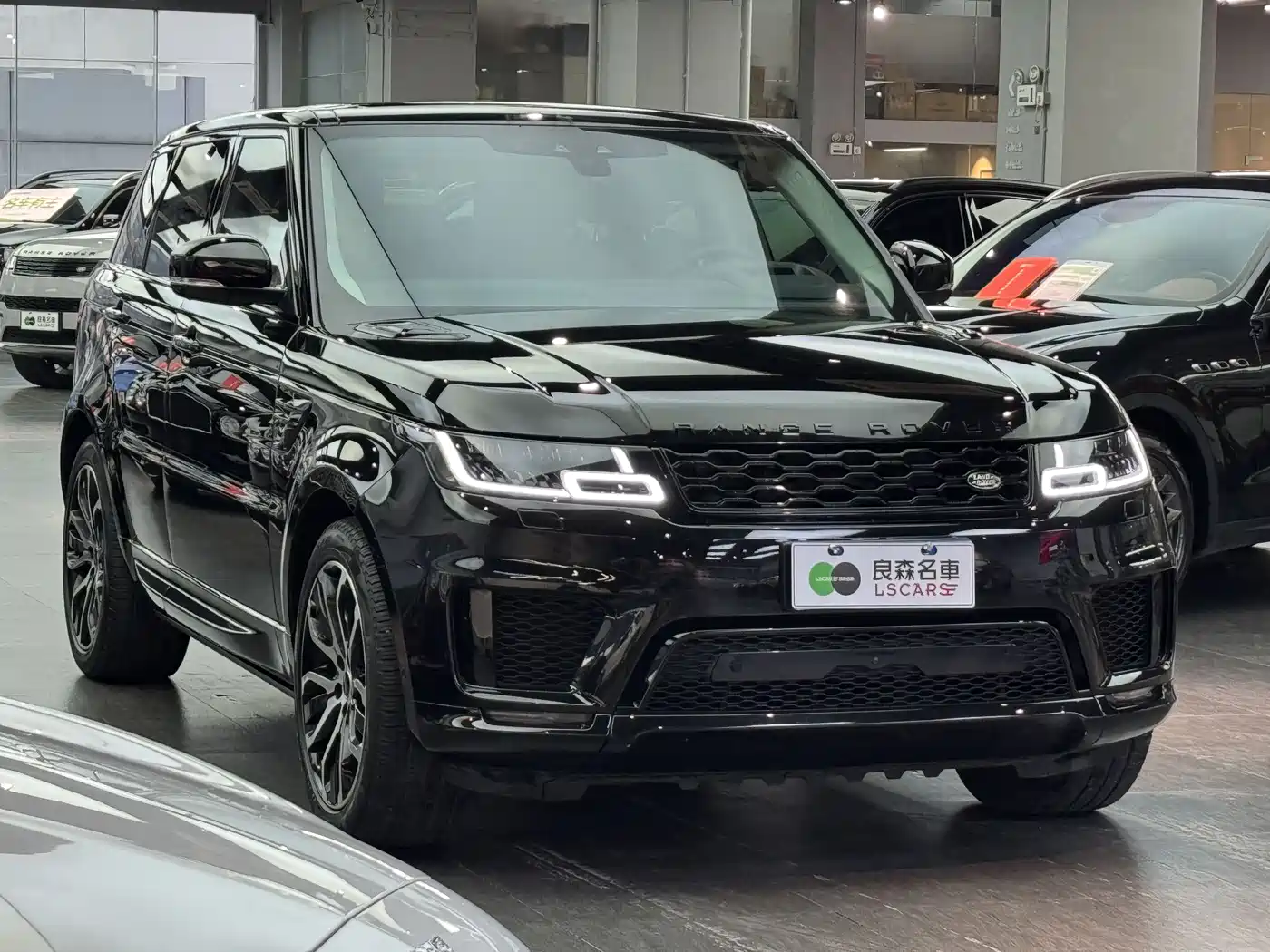 Land Rover Range Rover Sport 2021 3.0 L6 Gloss Black Edition фото 3