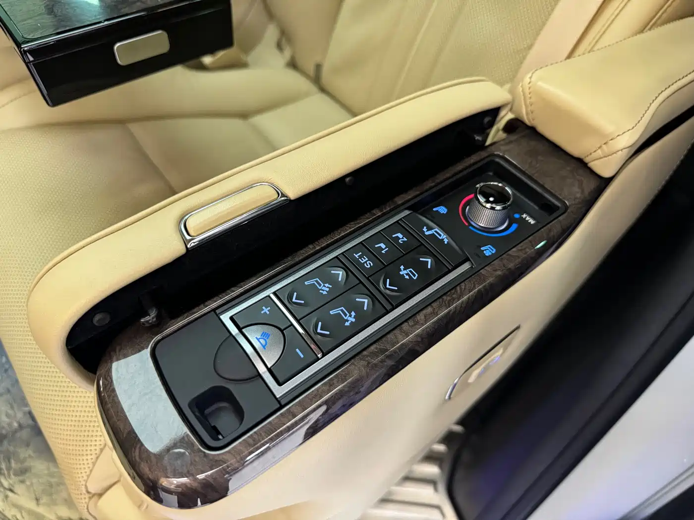 Toyota Alphard 2021 Hybrid 2.5L Premium фото 22