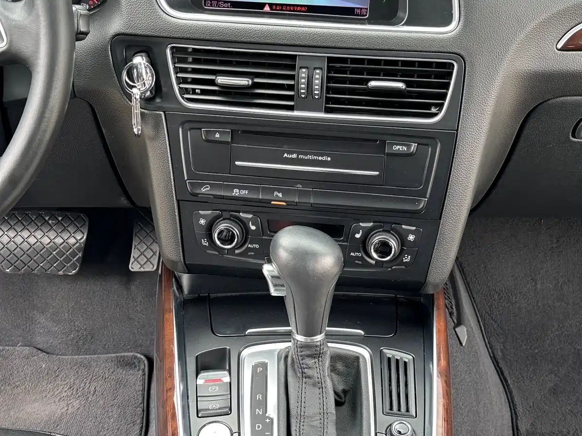 Audi Q5 2012 2.0TFSI Comfort фото 14