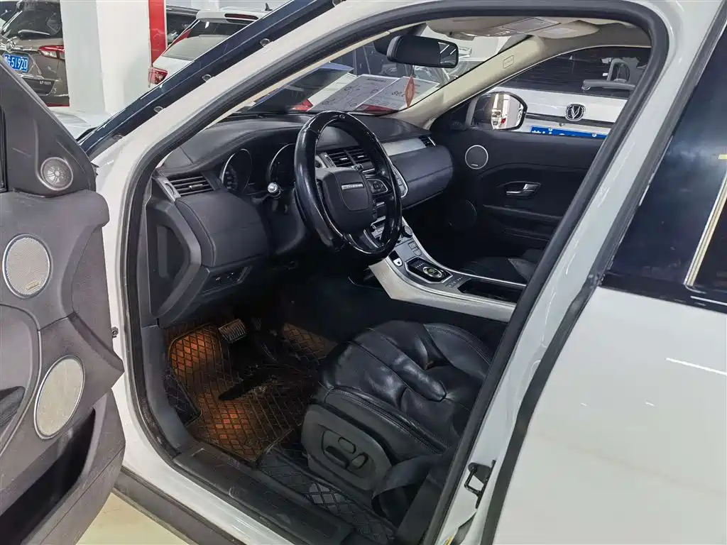 Land Rover Range Rover Evoque 2015 2.0T 5-Door Intelligent Edition фото 13