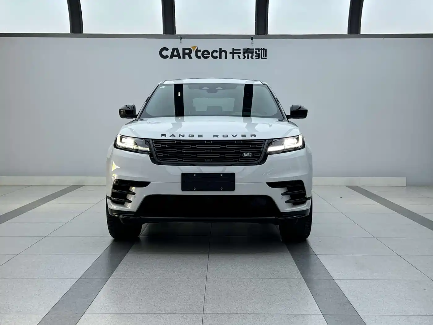 Land Rover Range Rover Velar 2026 Model 250PS Dynamic SE фото 2