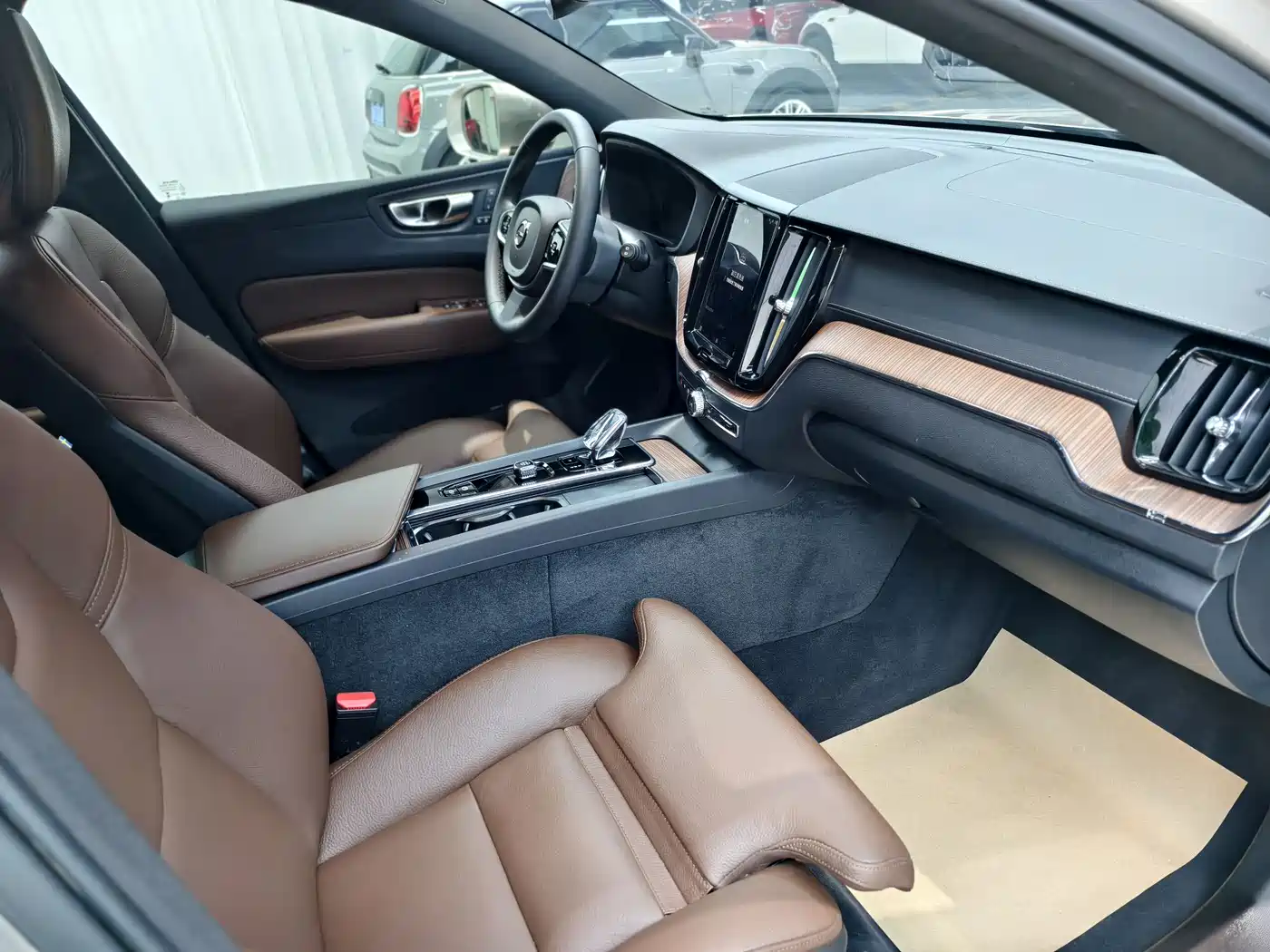Фото 11 - Volvo XC60