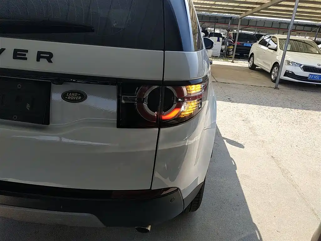 Land Rover Discovery Sport 2018 240PS HSE Edition фото 8