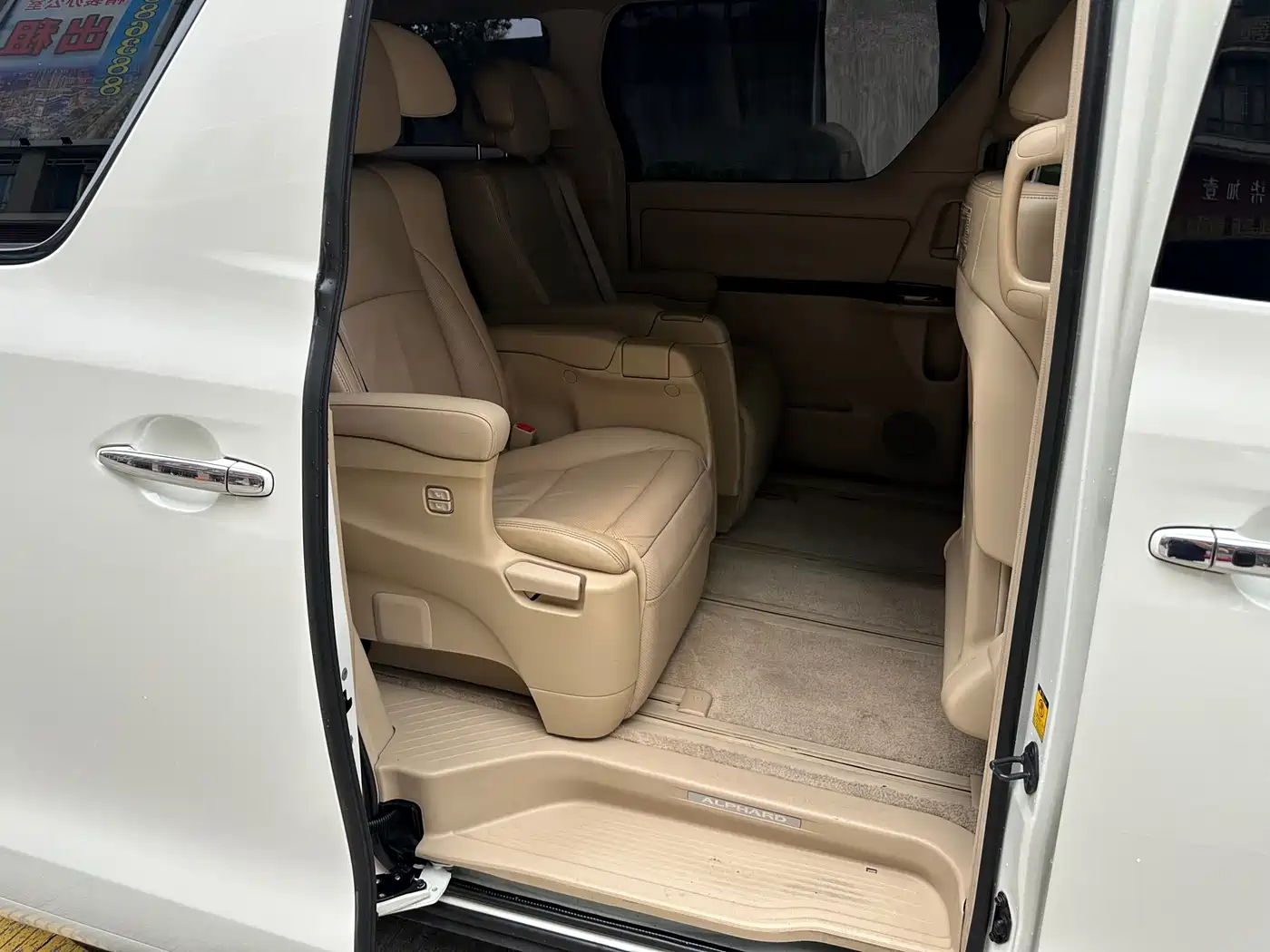 Toyota Alphard 2011 3.5L Luxury Edition фото 14