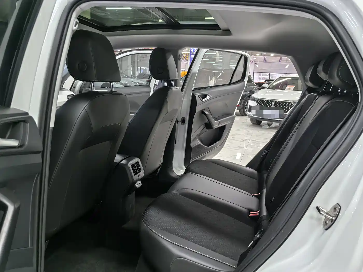 Volkswagen Tanying 2021 1.5L Automatic Smart Connect Edition фото 12