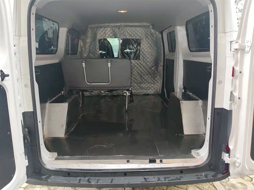 SAIC Maxus Dana V1 2025 Low Roof Multi-purpose Version 42kWh фото 15