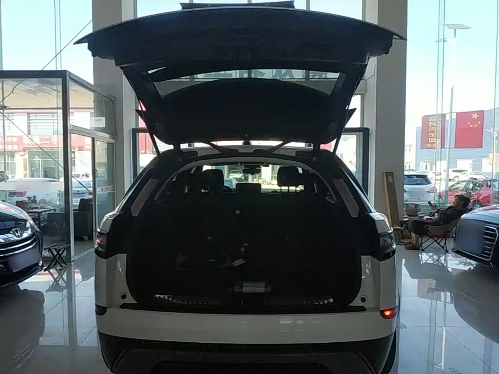 Фото 19 - Land Rover Range Rover Velar