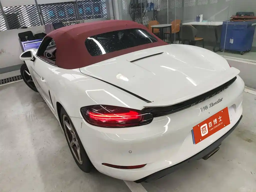 PORSCHE 718