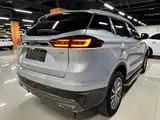 Фото 13 - Geely Atlas