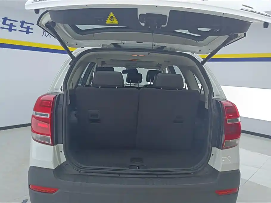 Chevrolet Captiva 2015 2.4L 2WD Urban Edition 7-seater фото 4