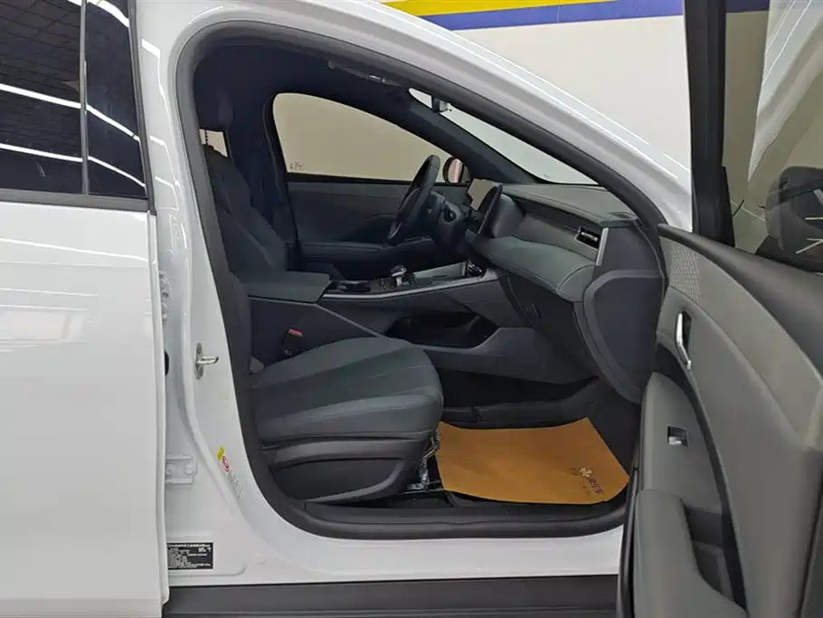 BYD Qin PLUS 2025 DM-i Smart Drive 55KM Leader фото 8