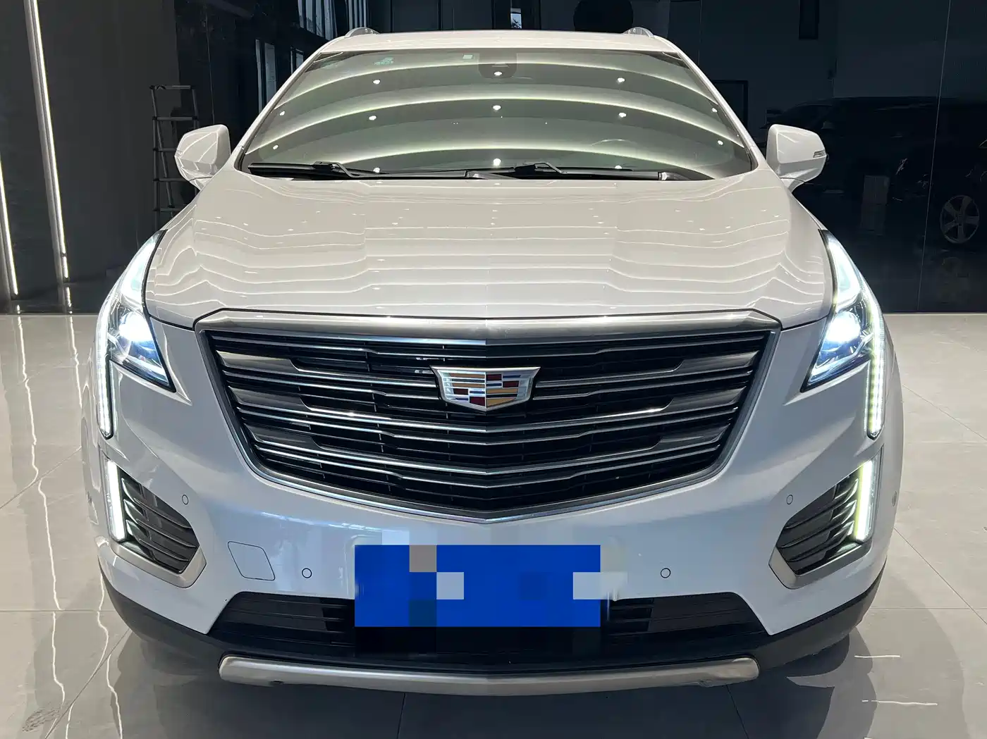 Cadillac XT5 2018 28E 4WD Leading фото 2