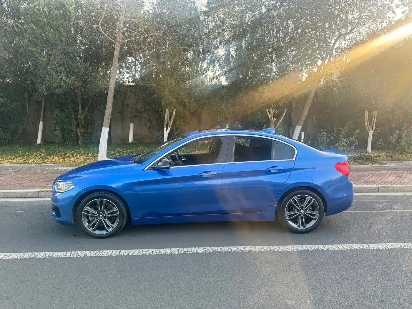 BMW 1 Series 2018 118i Sport Edition фото 4