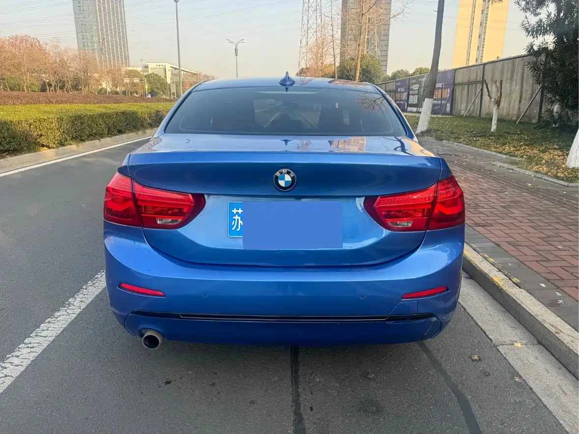 BMW 1 Series 2018 118i Sport Edition фото 6