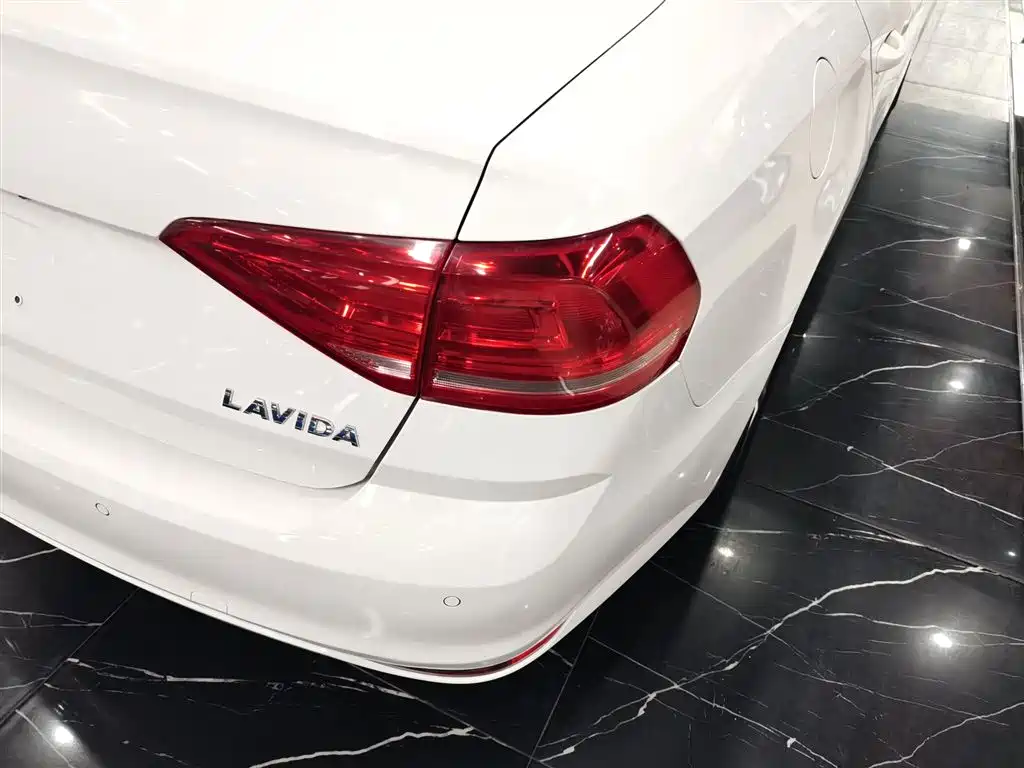 Volkswagen Lavida 2017 1.6L Automatic Trend Edition фото 8