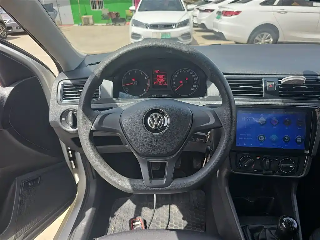 Volkswagen Santana 2016 1.6L Manual Trend Edition фото 11