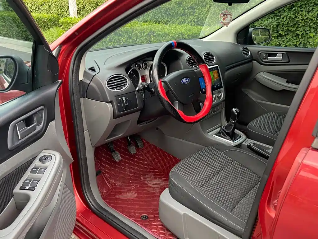 Ford Focus 2013 2013 Hatchback Classic 1.8L Manual Base
