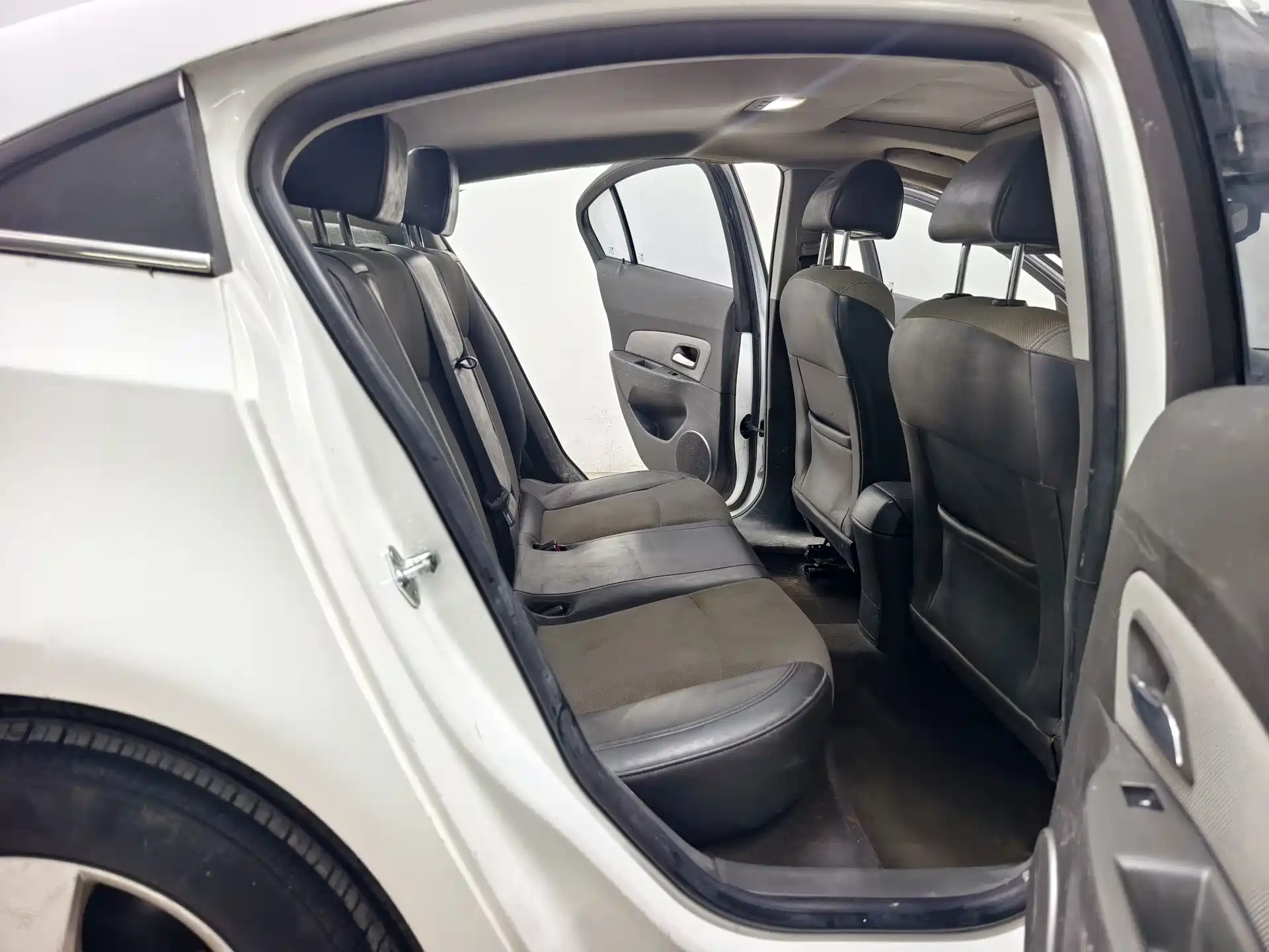 Photo 16 - Chevrolet Cruze