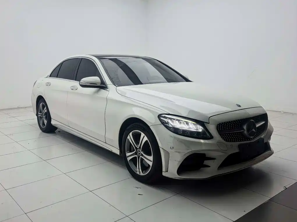 Photo 3 - Mercedes-Benz C-Class