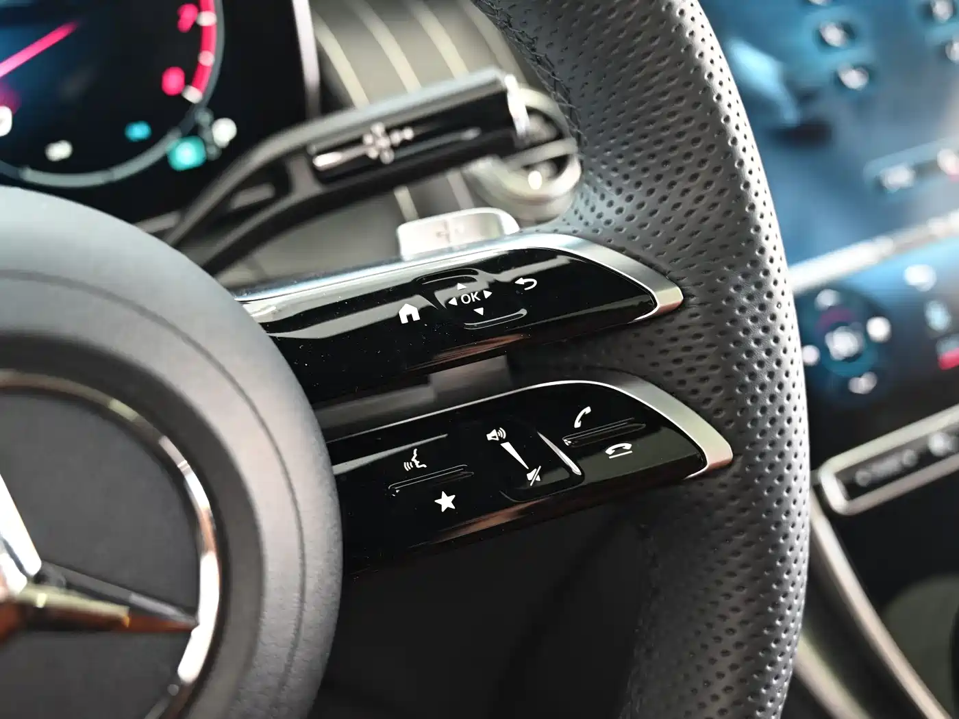Mercedes-Benz GLC 2023 Facelift GLC 300 L 4MATIC Sport 5-Seater фото 9