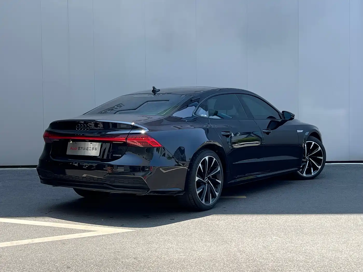 Фото 18 - Audi A7L