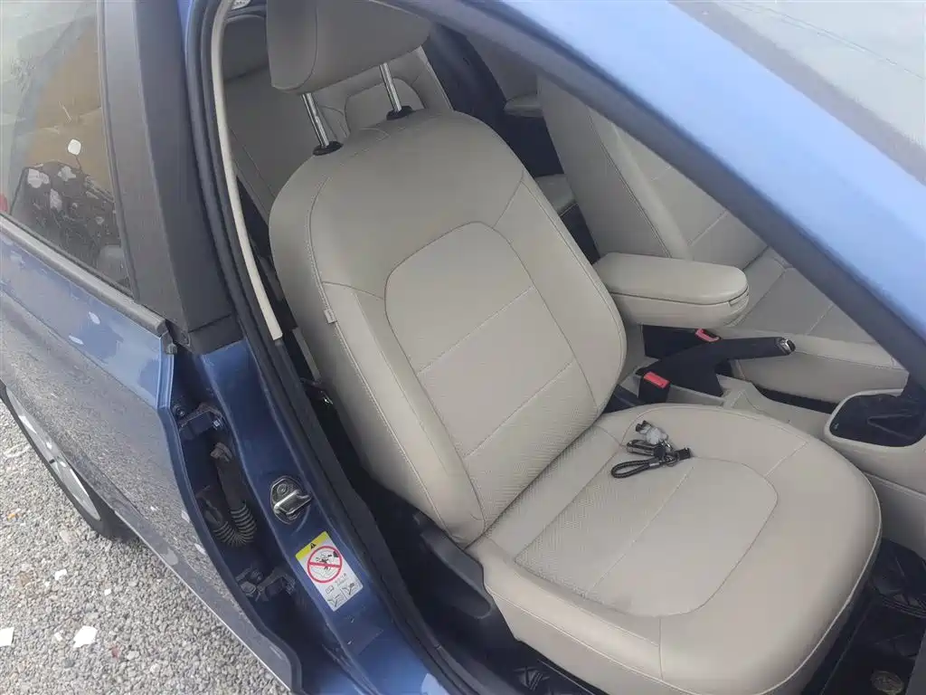 Škoda Skoda Rapid Spaceback 2014 1.6L Automatic Joy Edition фото 25