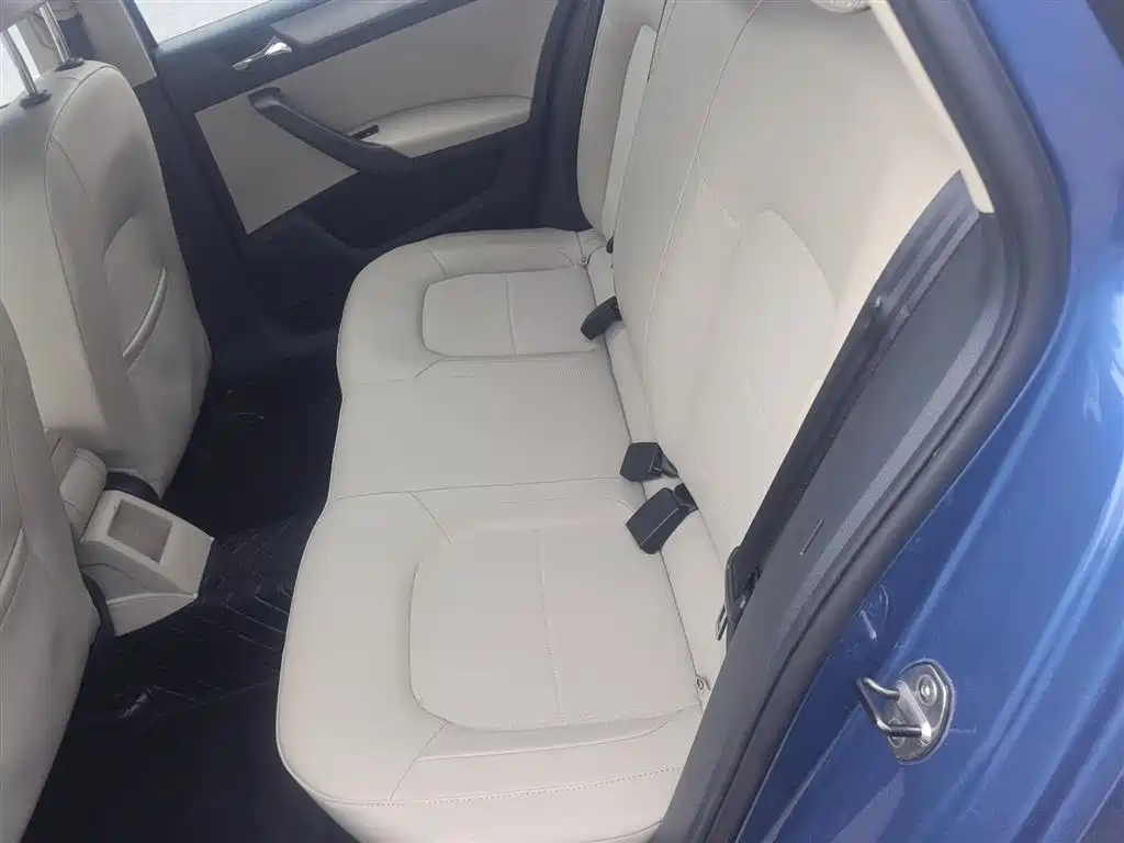 Škoda Skoda Rapid Spaceback 2014 1.6L Automatic Joy Edition фото 17