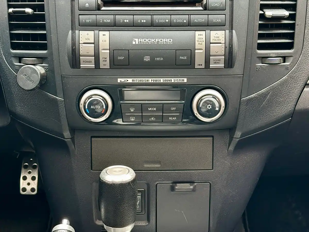 Mitsubishi Pajero (Import) 2008 3.8 3-door GLS Cool Edition фото 14