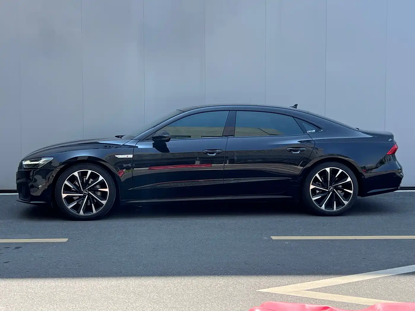 Фото 5 - Audi A7L