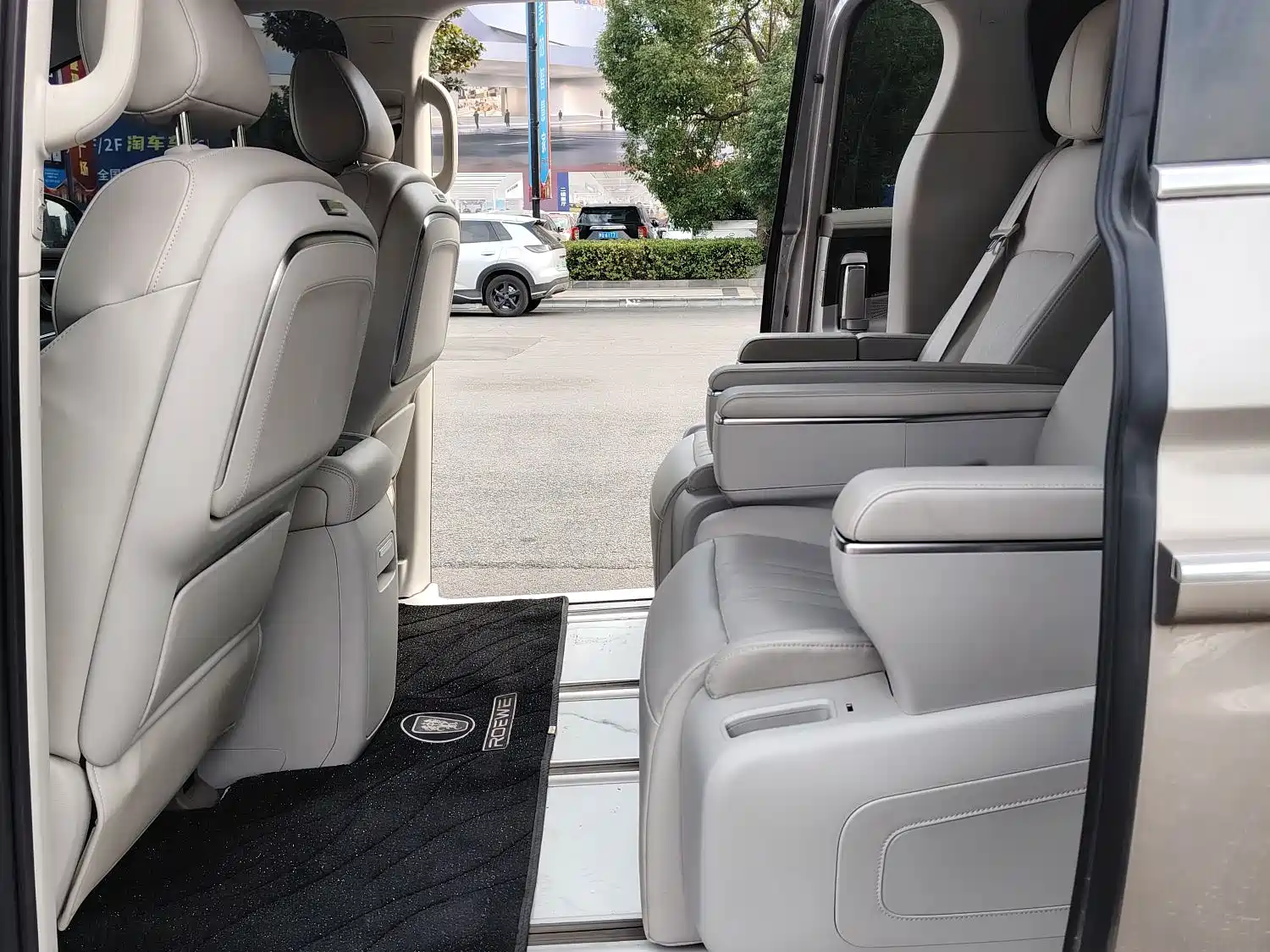 Фото 7 - Roewe iMAX8 EV
