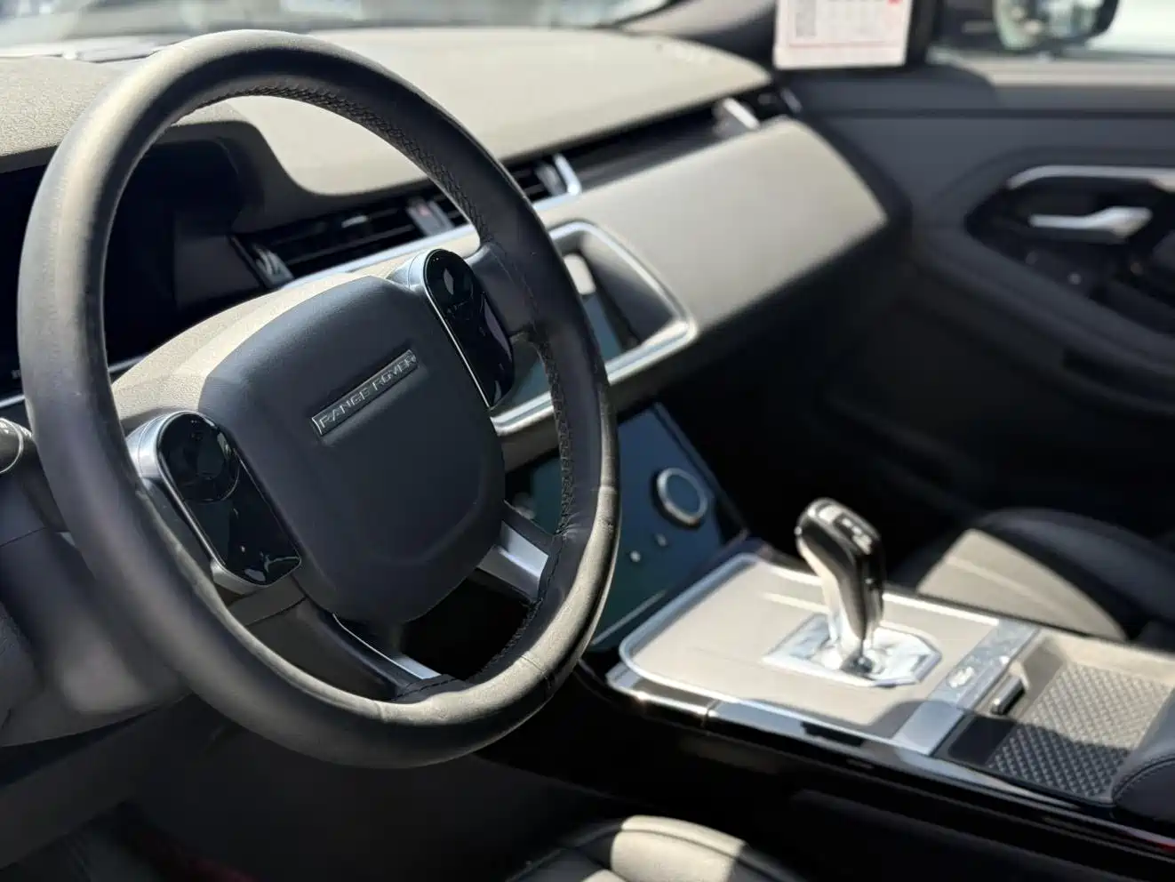 Land Rover Range Rover Evoque 2020 249PS R-DYNAMIC S Sport Edition фото 4