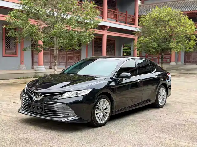 TOYOTA CAMRY