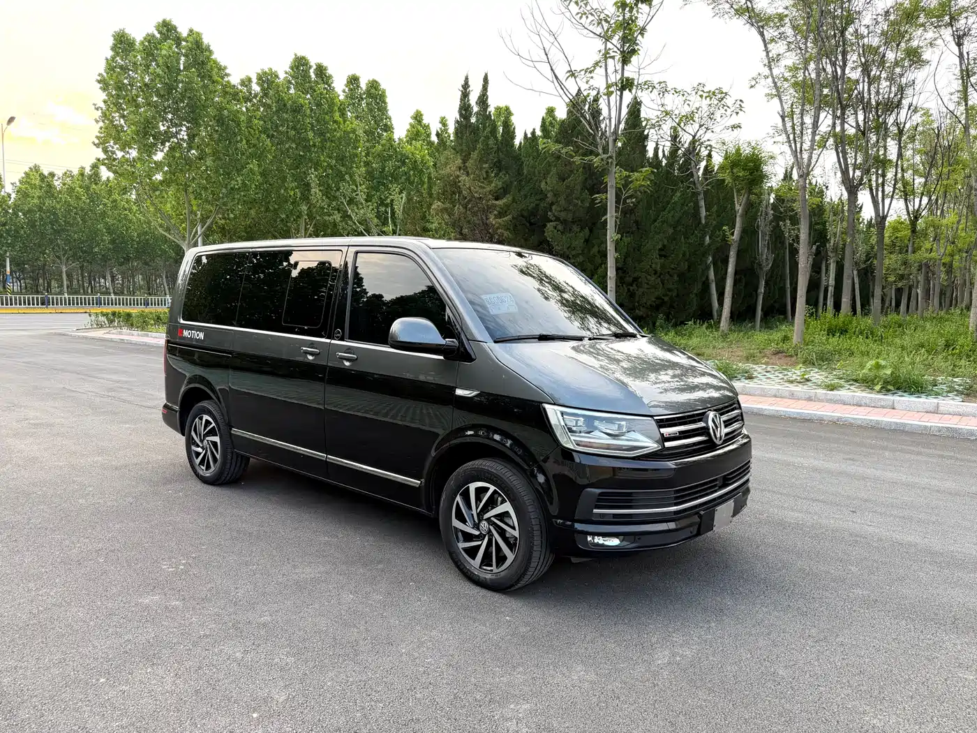 Volkswagen Multivan 2018 2.0TSI 4WD Explorer Edition 7-Seater фото 3