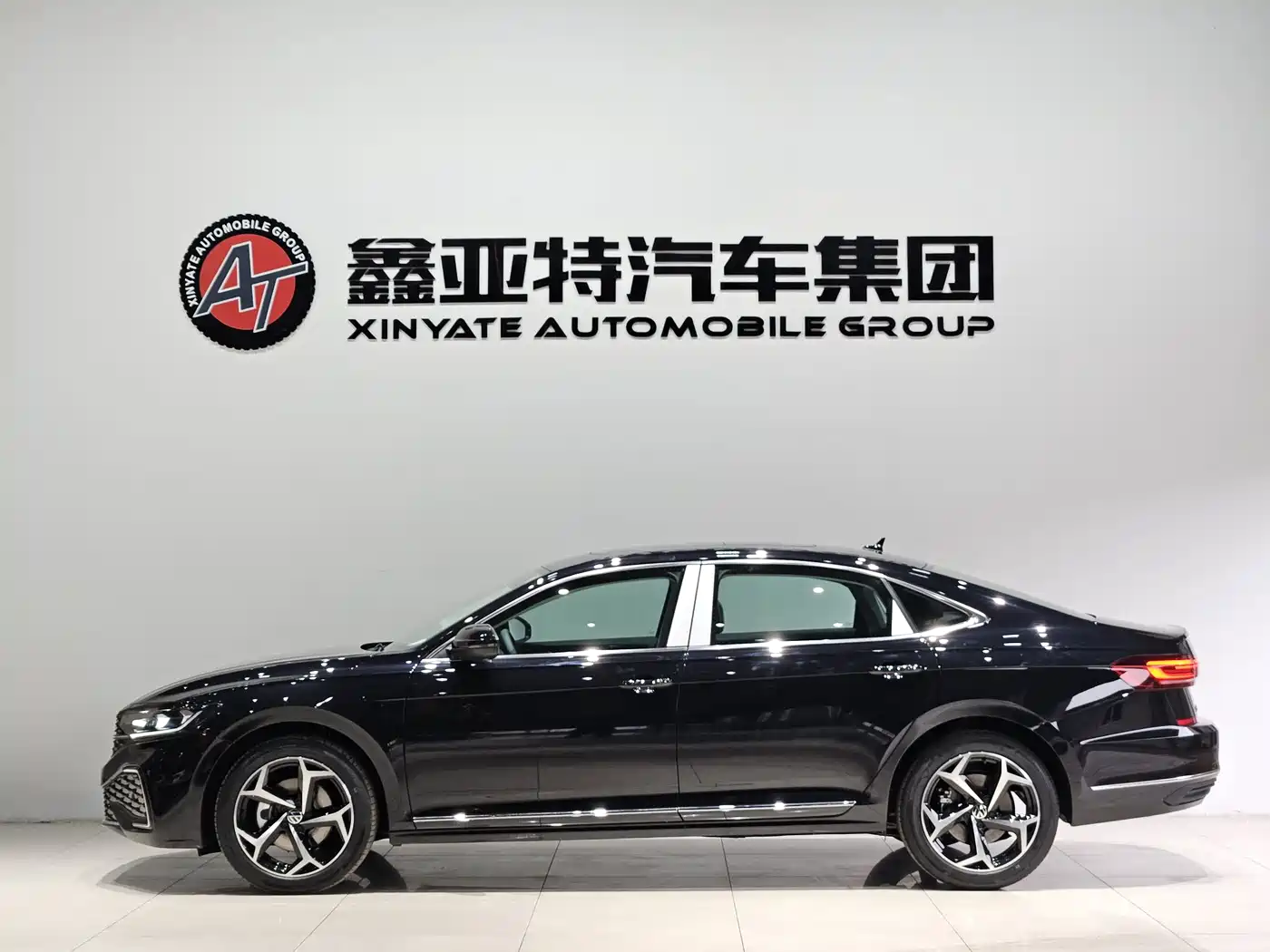 Volkswagen Passat 2025 Outstanding 330TSI Starlight Elite Edition фото 4