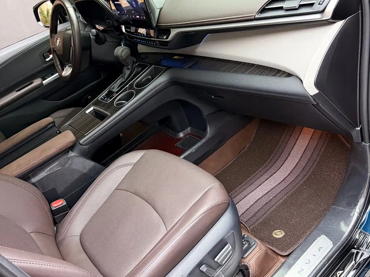 Toyota Granvia 2023 2.5L Hybrid Flagship VIP Edition фото 8