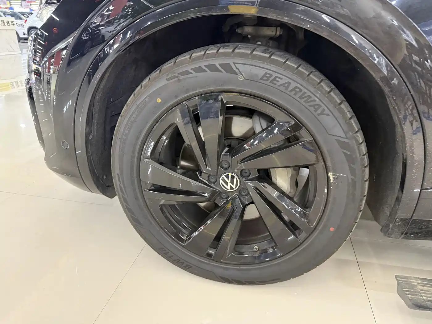 VOLKSWAGEN TOUAREG