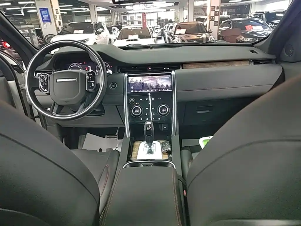 Фото 10 - Land Rover Discovery Sport