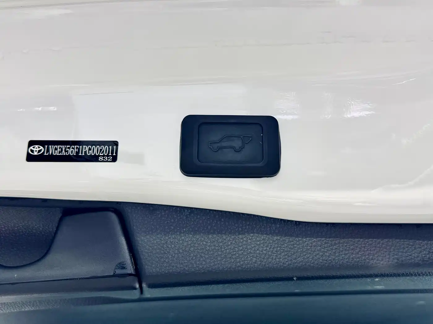 Toyota Wildlander 2023 Hybrid 2.5L E-CVT AWD Premium Edition фото 25