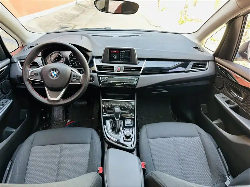 BMW 2 Series Touring 2019 218i Fashion фото 10