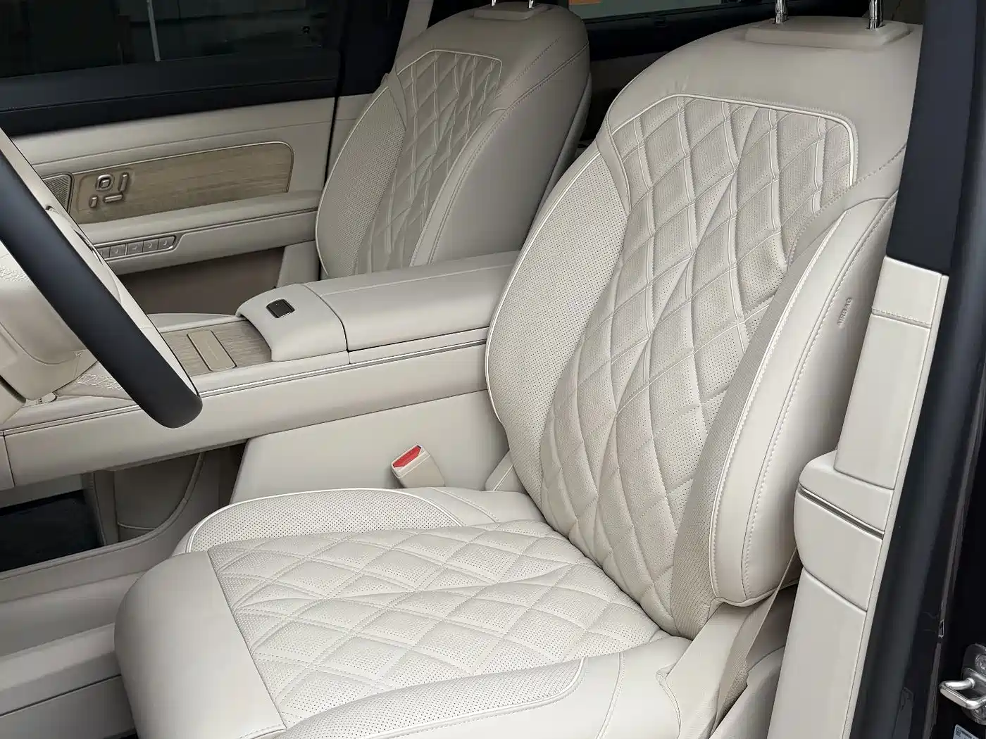 NIO ES8 2026 2025 Model 6-Seat Executive Luxury Edition