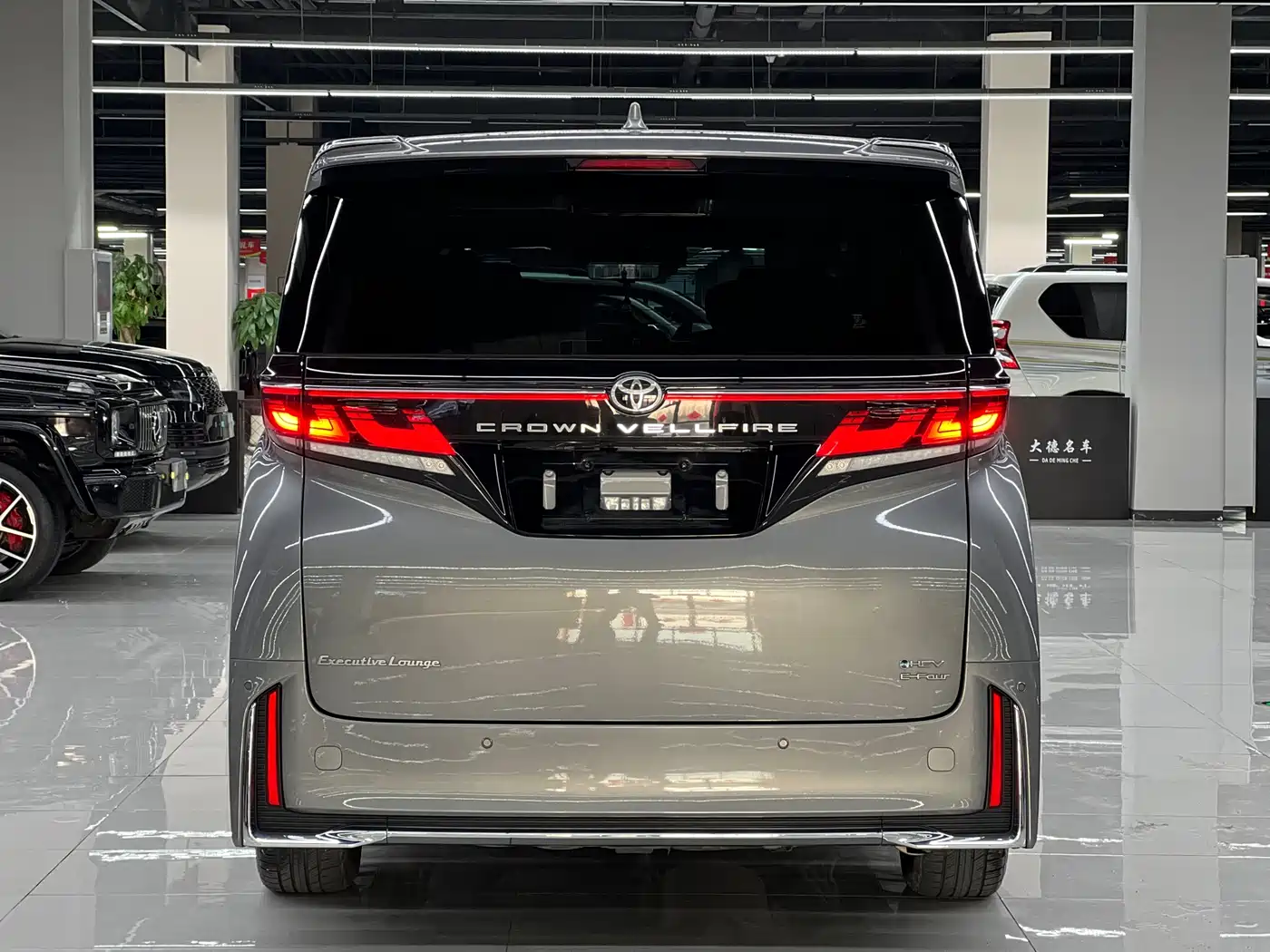 Toyota Vellfire 2024 Crown Hybrid 2.5L Executive Premium Edition фото 5