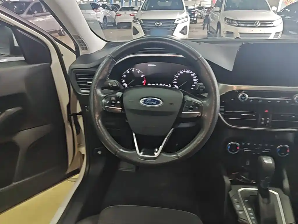 Фото 11 - Ford Focus