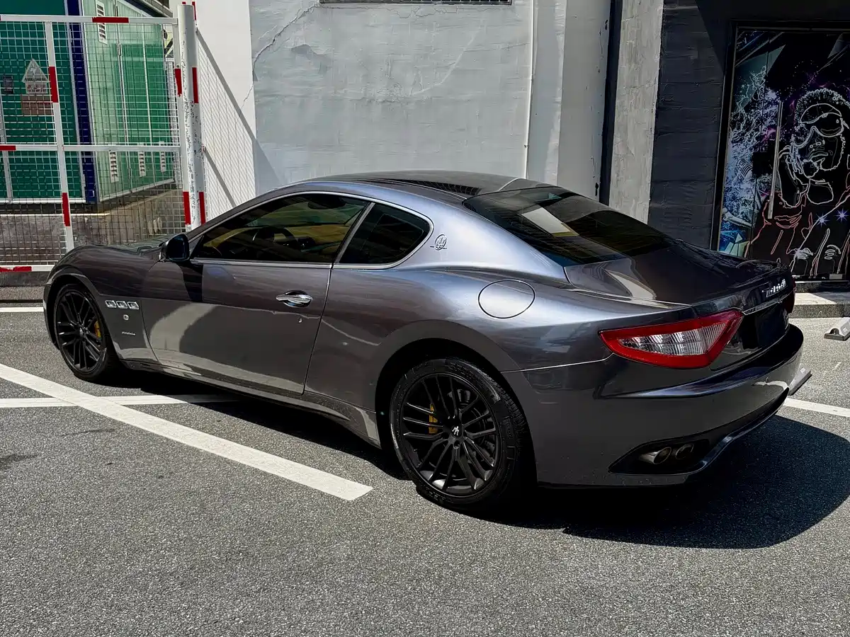 Maserati GranTurismo 2014 2007 4.2L Standard