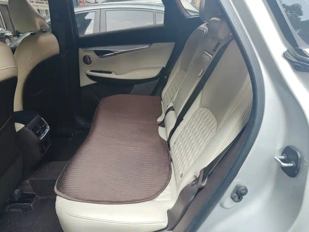 Photo 18 - Infiniti QX50