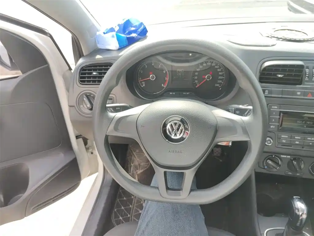 Volkswagen Polo 2018 1.5L Auto Safe Drive фото 11