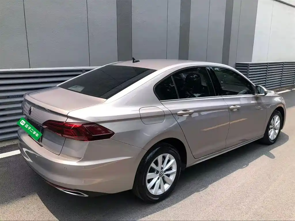 VOLKSWAGEN BORA
