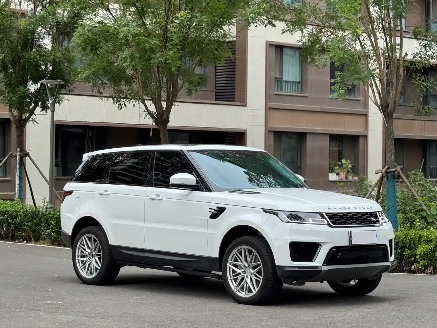 Land Rover Range Rover Sport 2021 3.0 L6 SE фото 3