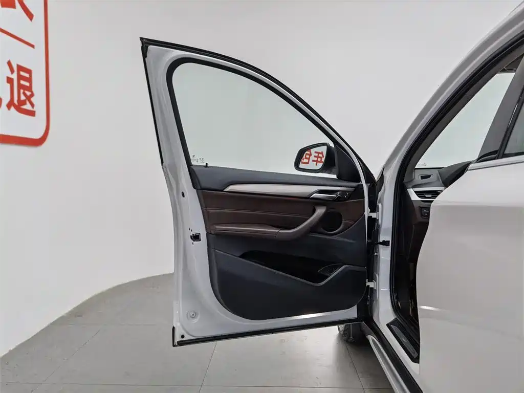 BMW X1 2018 xDrive20Li Premium Model фото 8