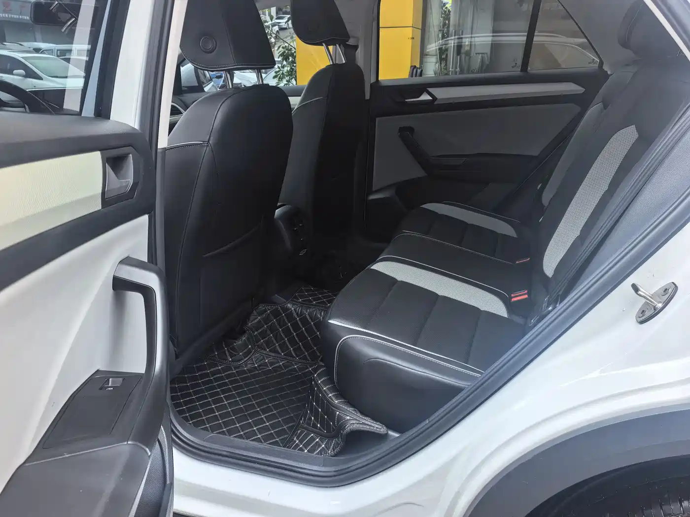 Volkswagen T-ROC 2024 280TSI DSG 2WD Time Edition фото 9